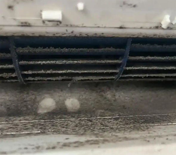 哈巴河空调吹的风有股烧焦味是怎么回事